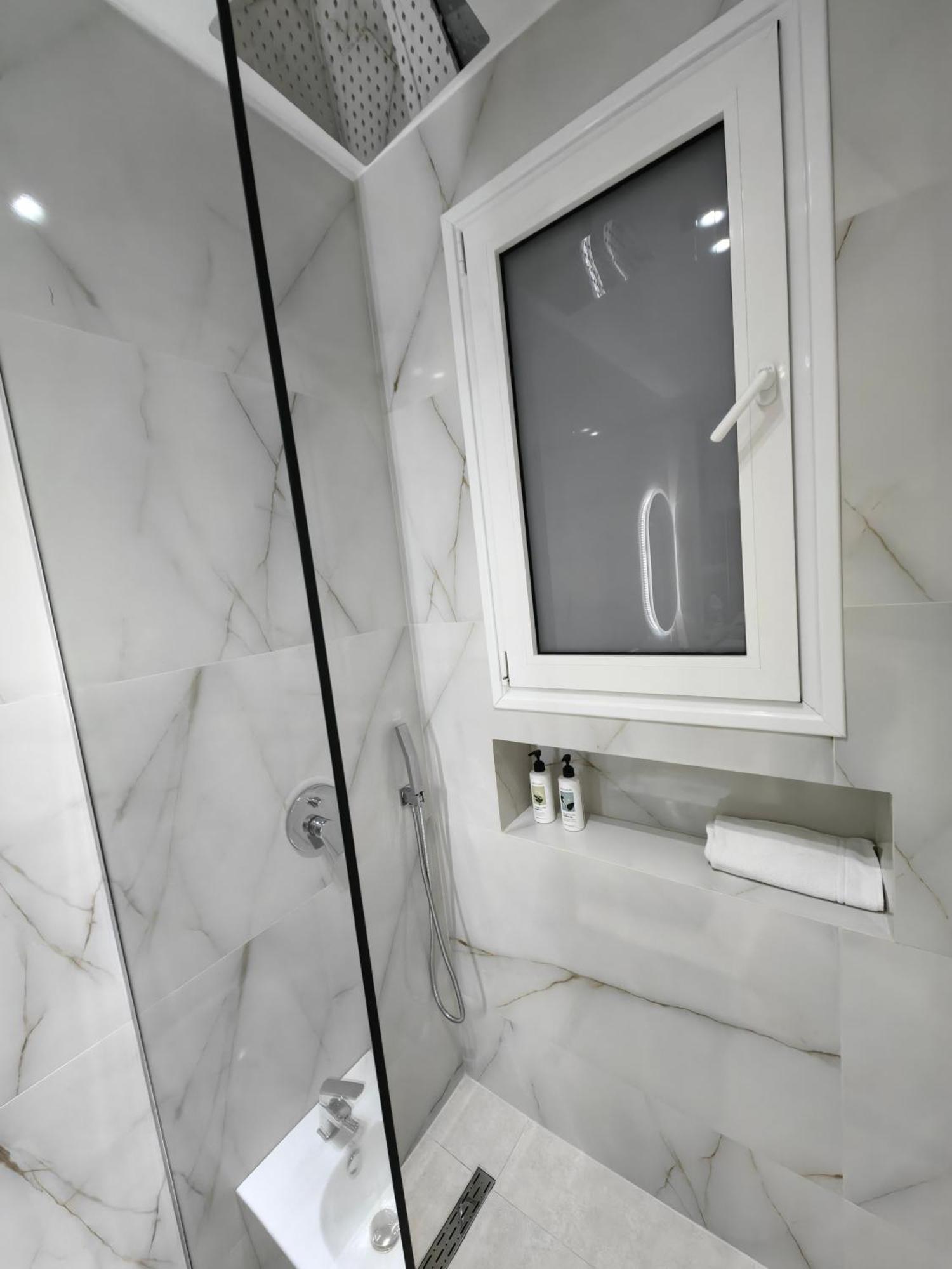 Lungomare Luxury Sea View Apartaments Vlorë Quarto foto